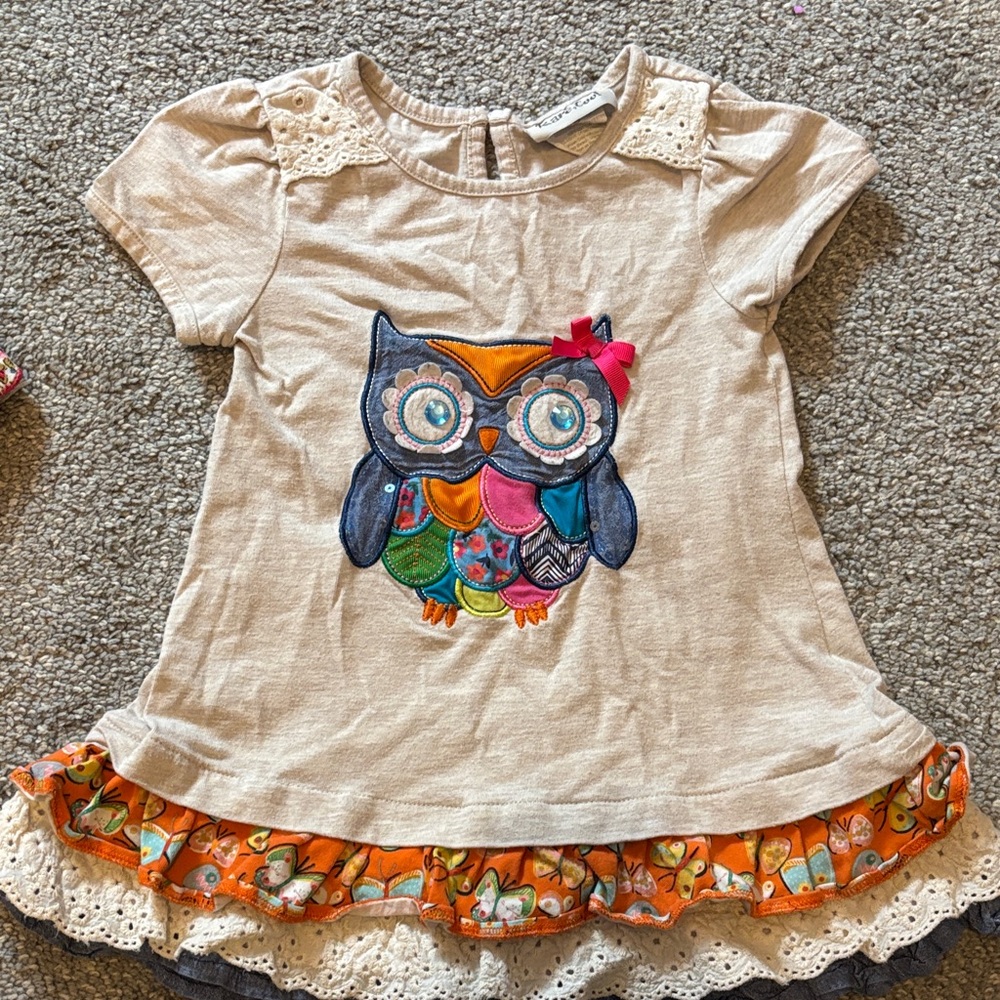 Charming Owl Graphic Tee with Ruffle Hem